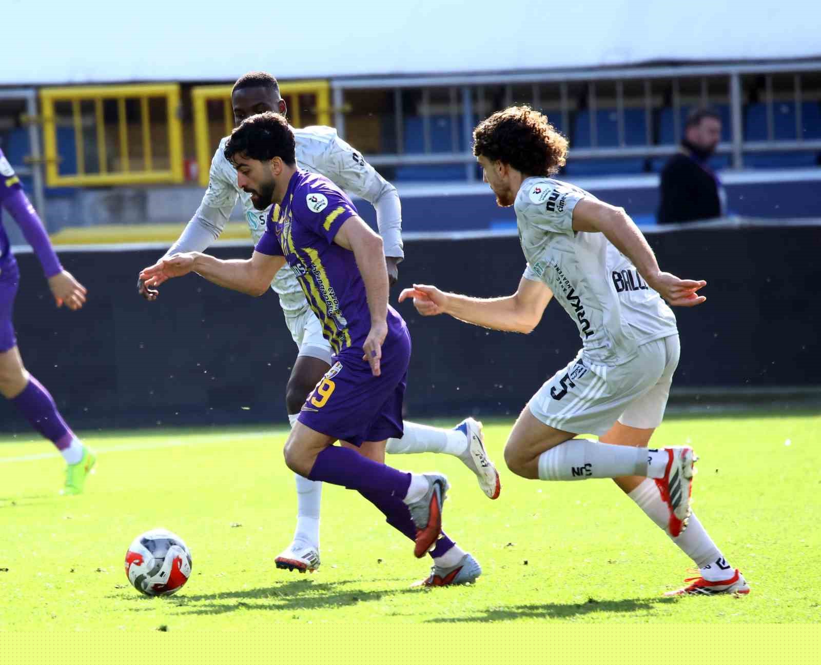 Trendyol Süper Lig: Eyüpspor: 0 - Kocaelispor: 1 (Maç devam ediyor)
