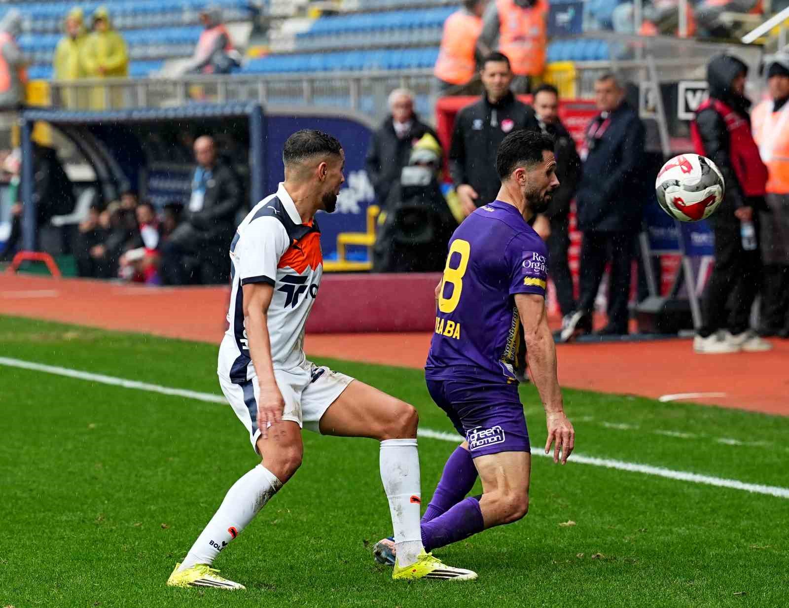 Trendyol Süper Lig: Eyüpspor: 0 - RAMS Başakşehir: 1 (İlk yarı)
