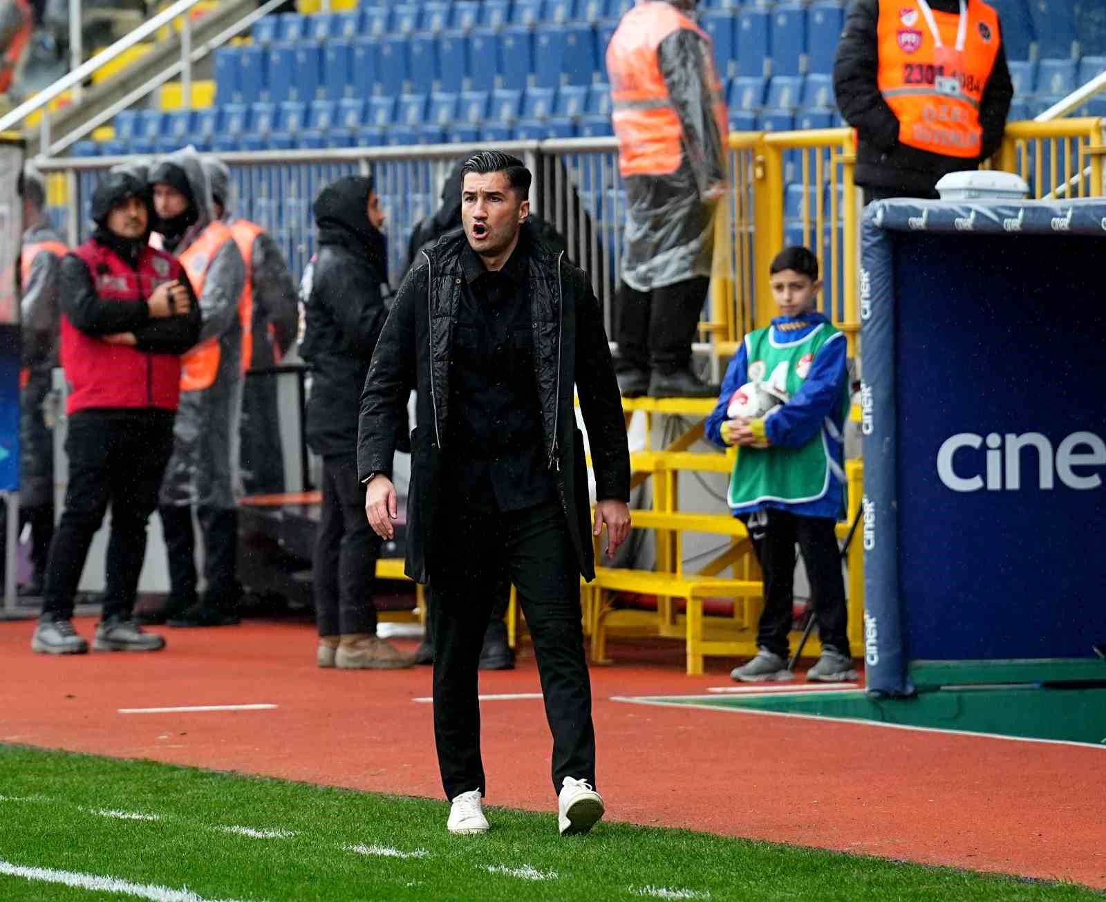 Trendyol Süper Lig: Eyüpspor: 0 - RAMS Başakşehir: 1 (İlk yarı)
