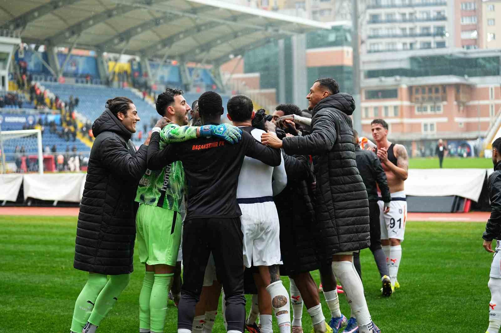 Trendyol Süper Lig: Eyüpspor: 1 - RAMS Başakşehir: 2 (Maç Sonucu)
