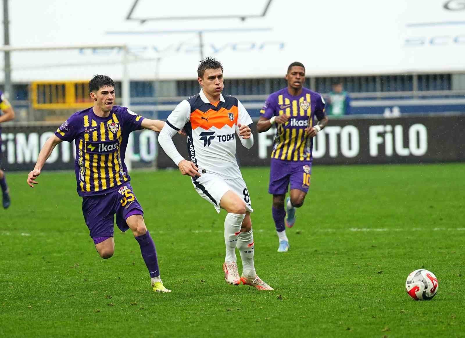 Trendyol Süper Lig: Eyüpspor: 1 - RAMS Başakşehir: 2 (Maç Sonucu)
