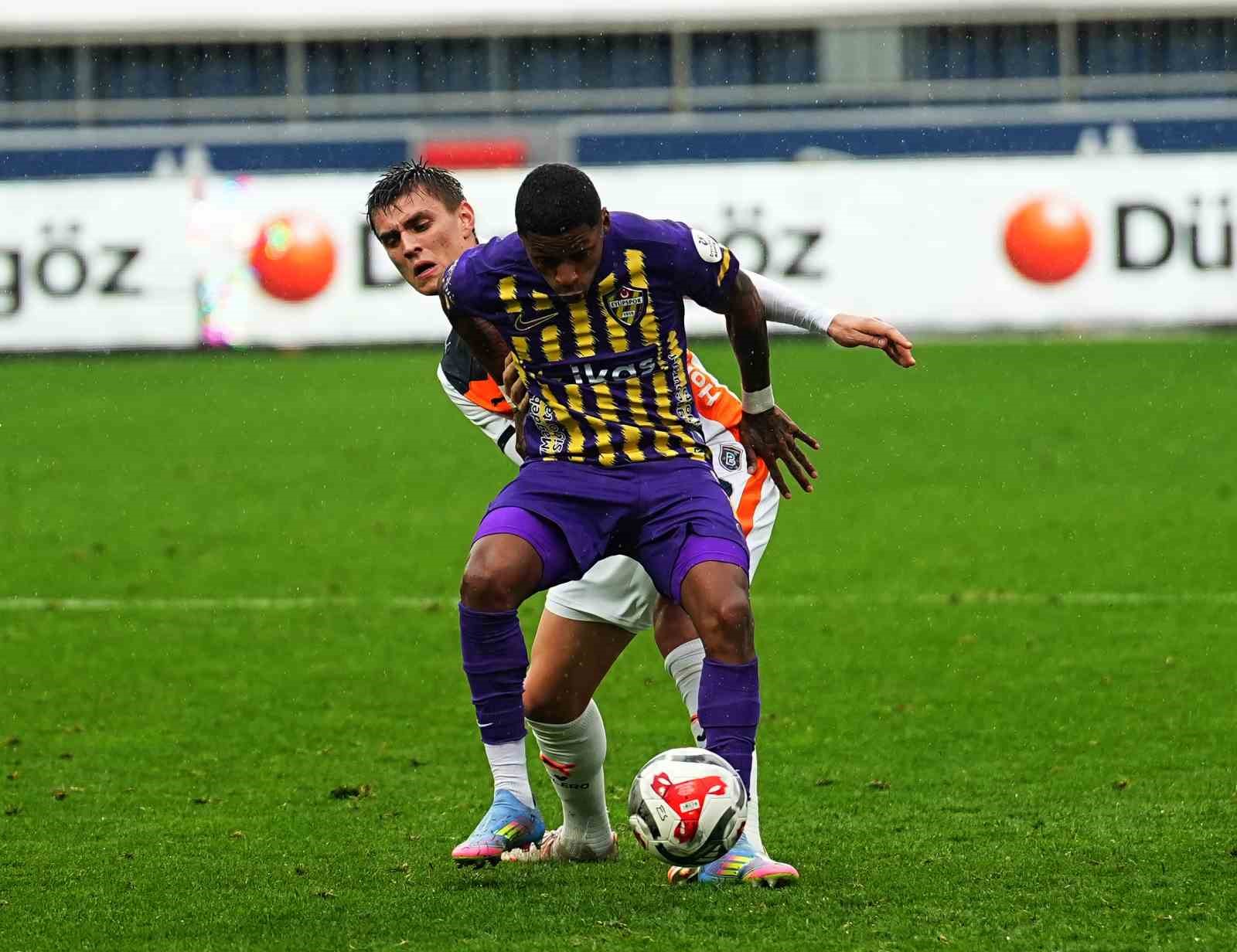 Trendyol Süper Lig: Eyüpspor: 1 - RAMS Başakşehir: 2 (Maç Sonucu)
