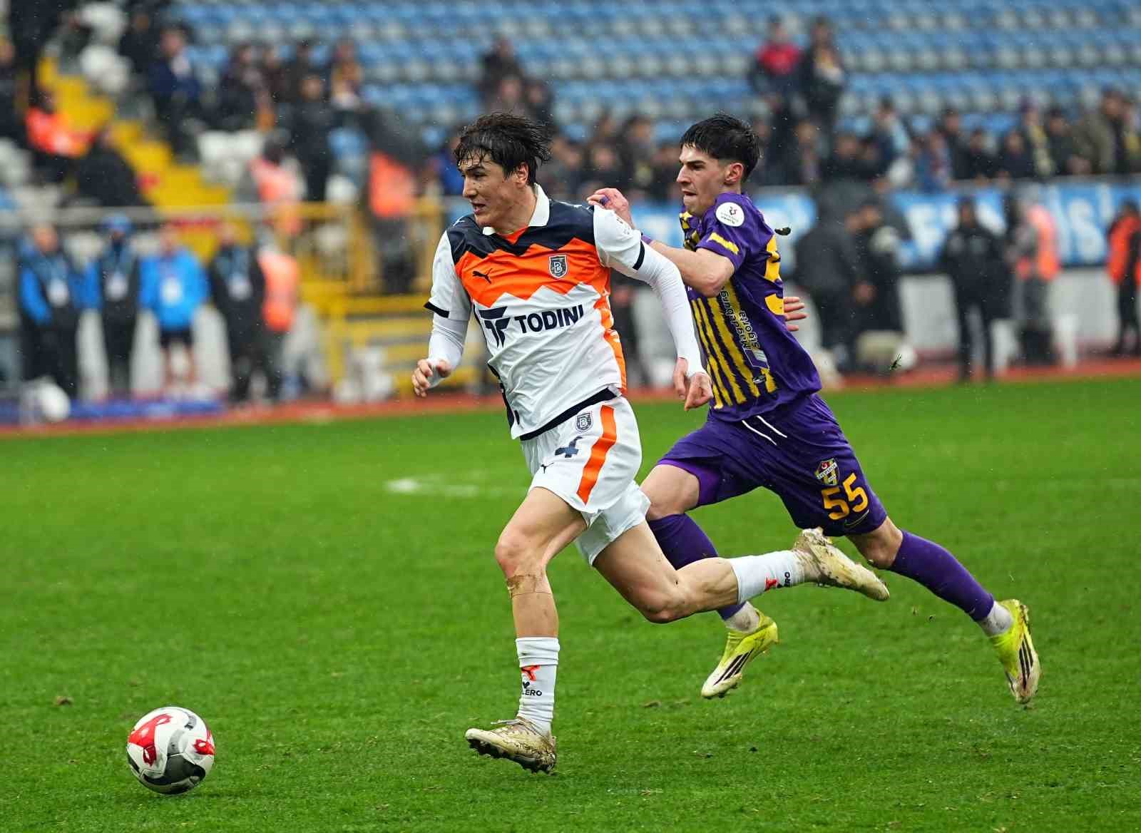 Trendyol Süper Lig: Eyüpspor: 1 - RAMS Başakşehir: 2 (Maç Sonucu)
