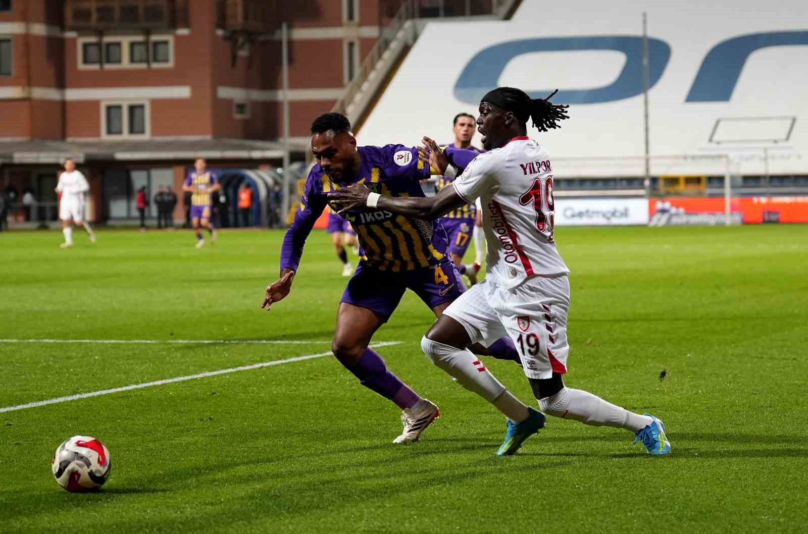 Trendyol Süper Lig: Eyüpspor: 1 - Samsunspor: 0 (İlk yarı)
