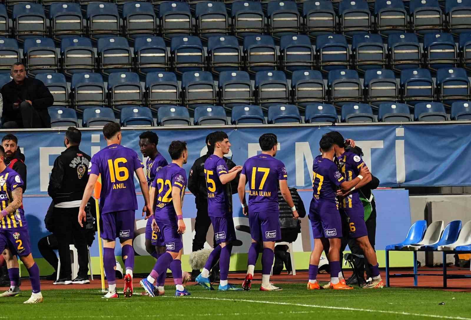 Trendyol Süper Lig: Eyüpspor: 1 - Samsunspor: 0 (İlk yarı)
