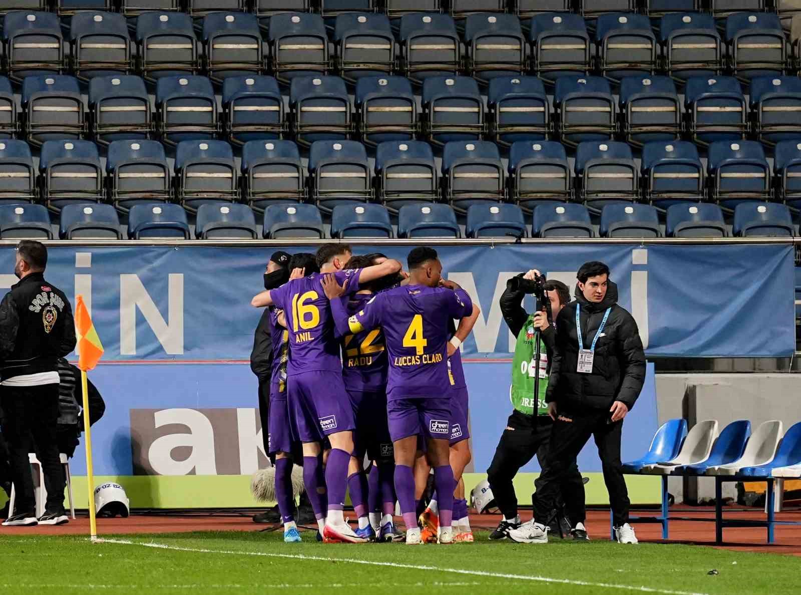 Trendyol Süper Lig: Eyüpspor: 1 - Samsunspor: 0 (İlk yarı)
