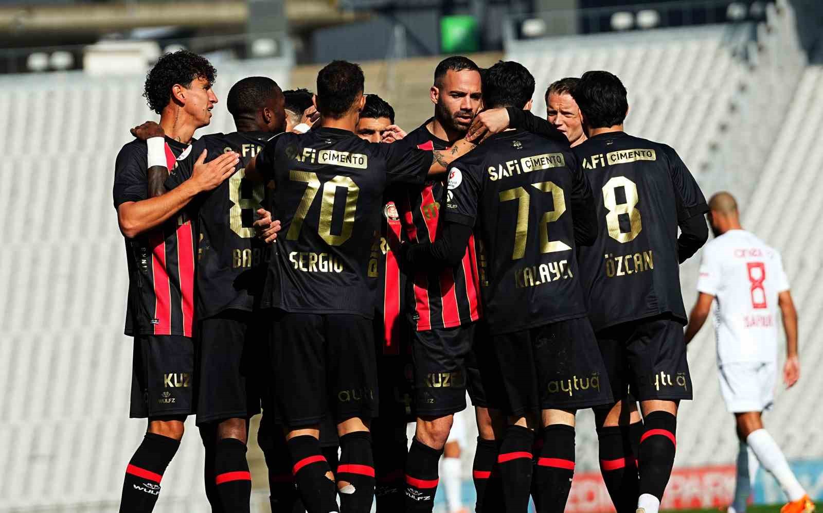 Trendyol Süper Lig: Fatih Karagümrük: 1 - Antalyaspor: 0 (Maç devam ediyor)
