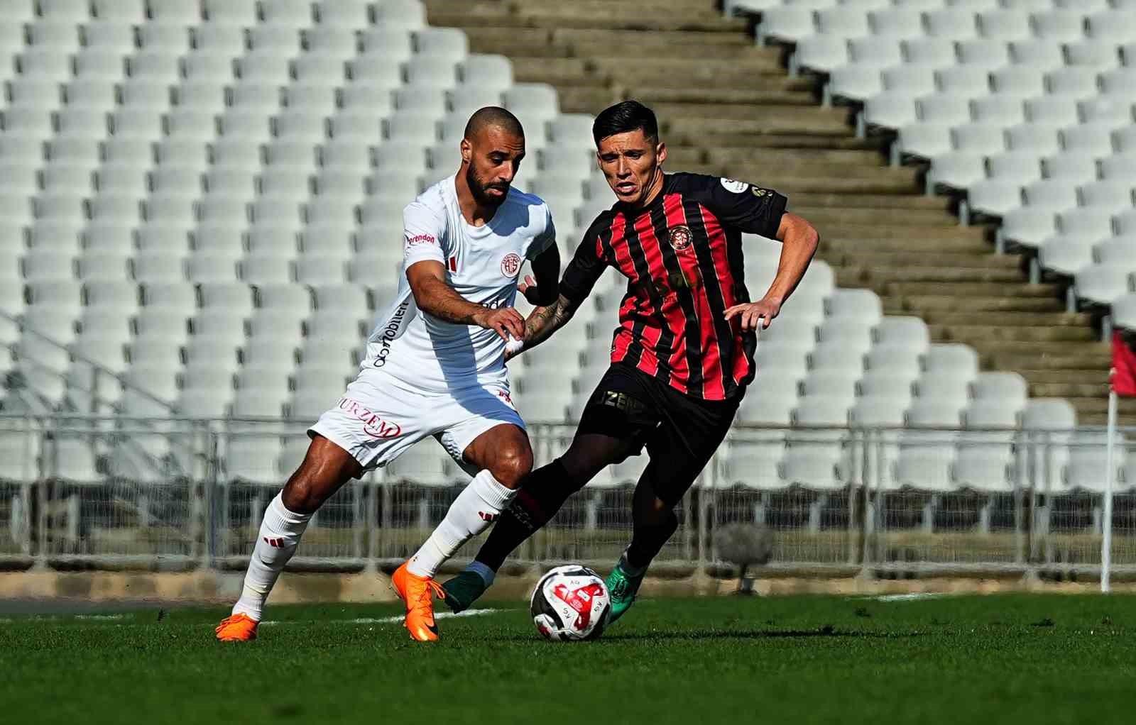 Trendyol Süper Lig: Fatih Karagümrük: 1 - Antalyaspor: 0 (Maç devam ediyor)
