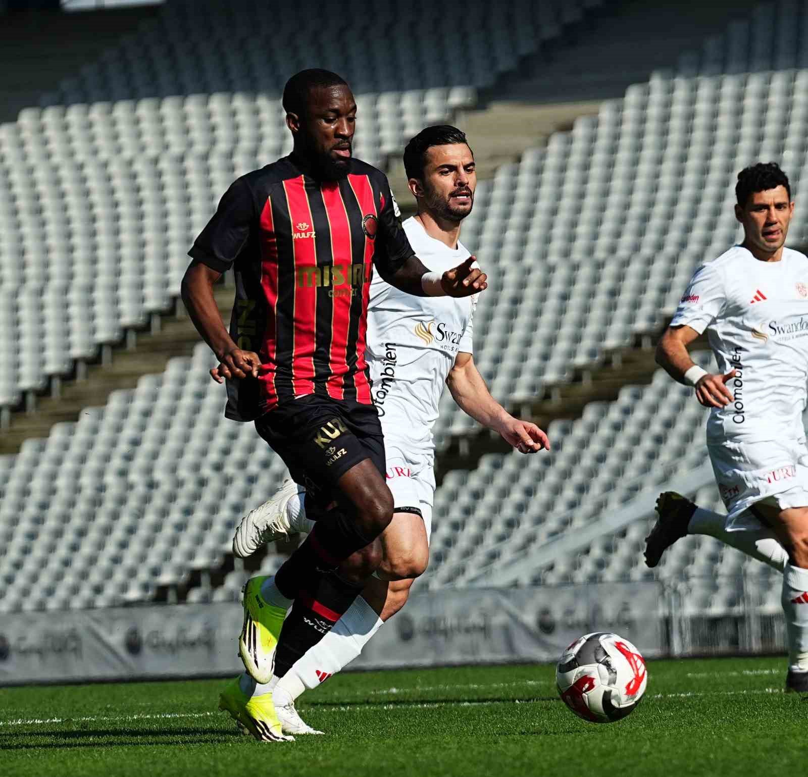 Trendyol Süper Lig: Fatih Karagümrük: 1 - Antalyaspor: 0 (Maç devam ediyor)
