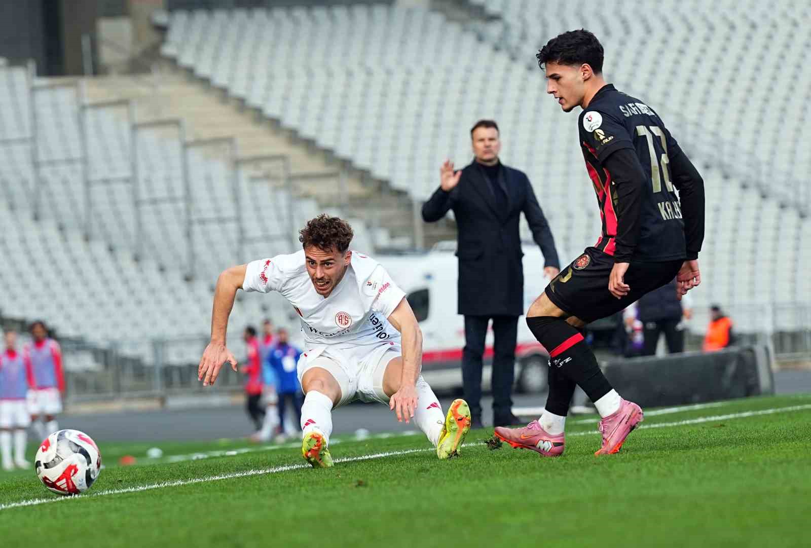 Trendyol Süper Lig: Fatih Karagümrük: 1 - Antalyaspor: 0 (Maç sonucu)

