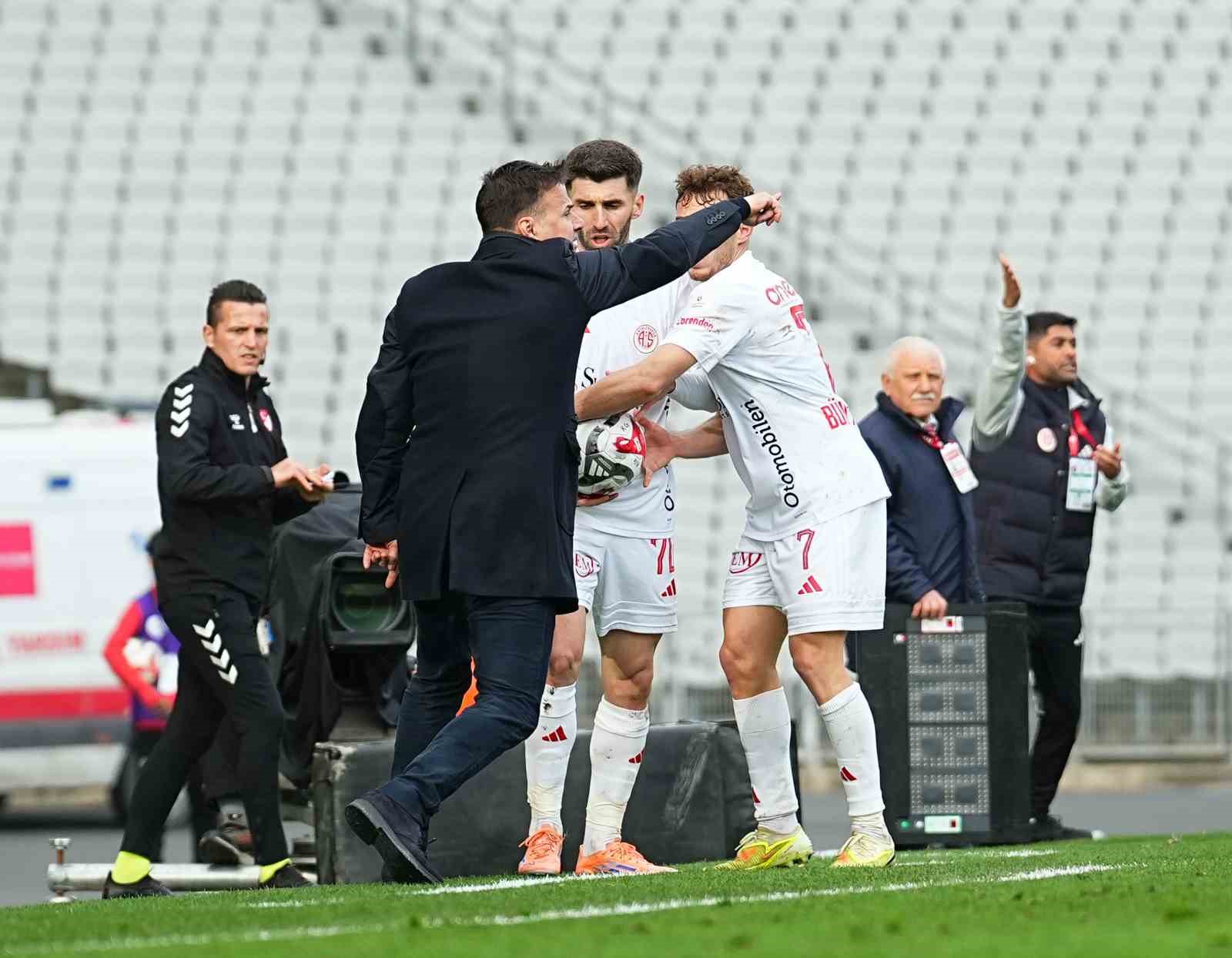 Trendyol Süper Lig: Fatih Karagümrük: 1 - Antalyaspor: 0 (Maç sonucu)
