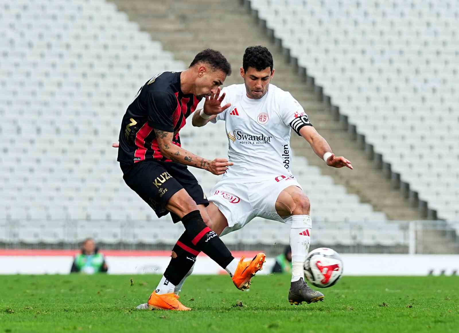 Trendyol Süper Lig: Fatih Karagümrük: 1 - Antalyaspor: 0 (Maç sonucu)
