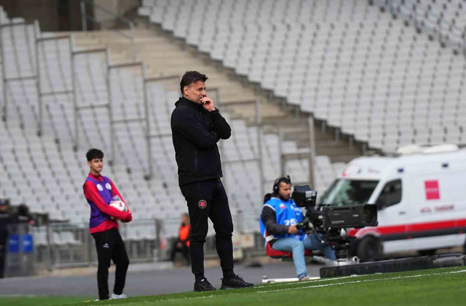 Trendyol Süper Lig: Fatih Karagümrük: 1 - Eyüpspor: 2 (İlk yarı)
