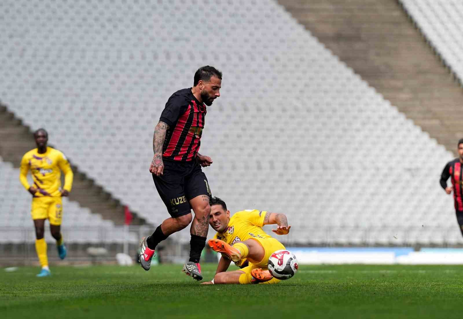 Trendyol Süper Lig: Fatih Karagümrük: 1 - Eyüpspor: 2 (İlk yarı)
