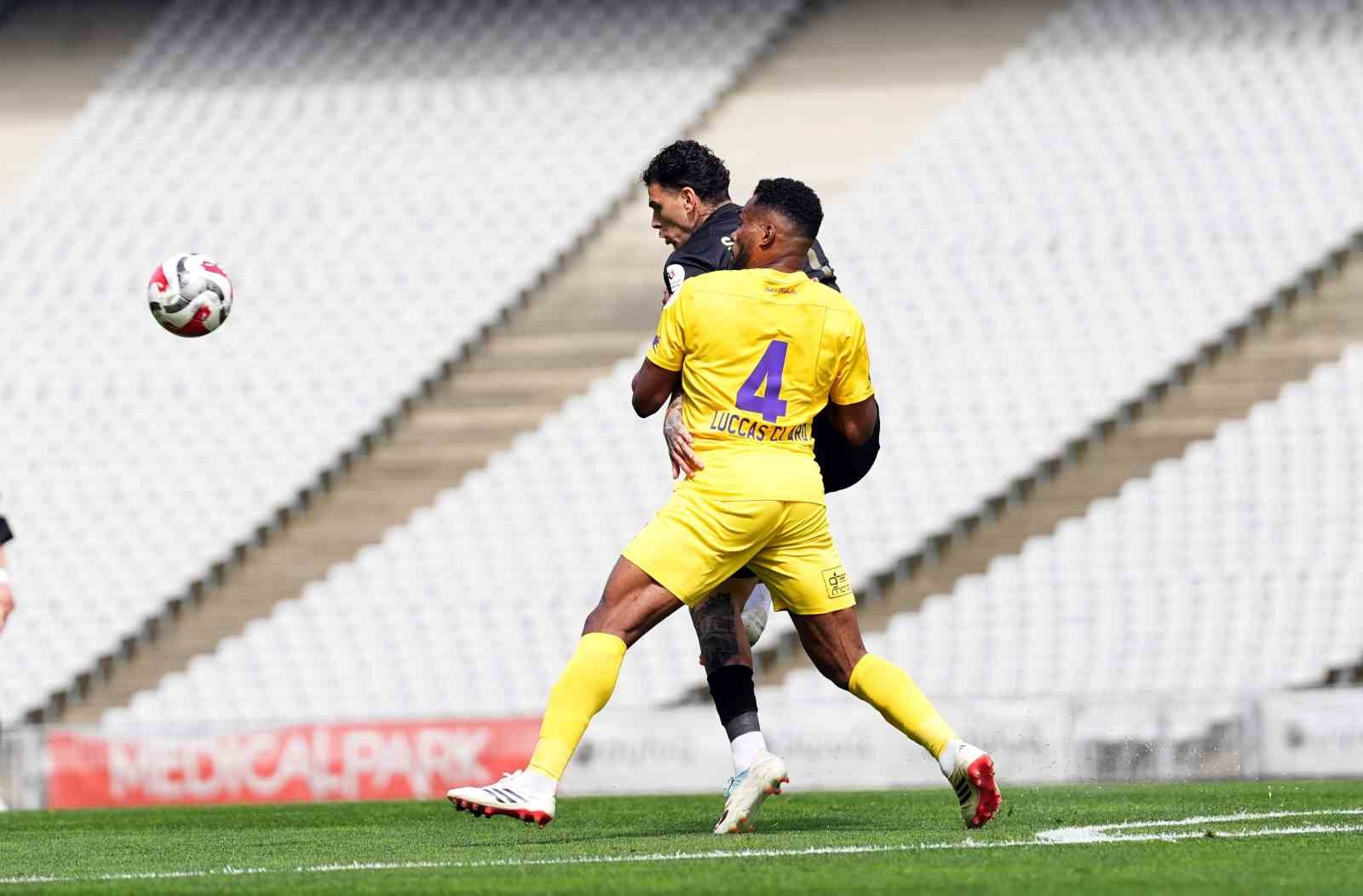 Trendyol Süper Lig: Fatih Karagümrük: 1 - Eyüpspor: 2 (İlk yarı)
