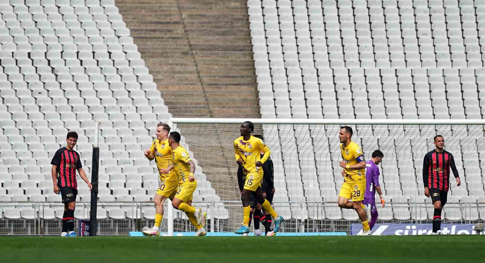 Trendyol Süper Lig: Fatih Karagümrük: 1 - Eyüpspor: 2 (İlk yarı)
