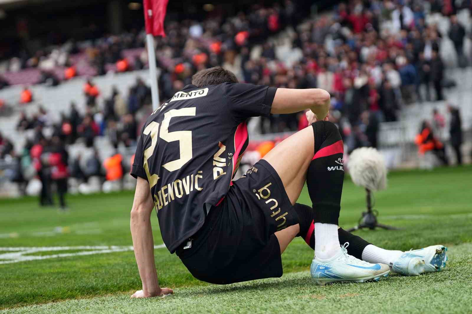 Trendyol Süper Lig: Fatih Karagümrük: 1 - Eyüpspor: 2 (Maç sonucu)
