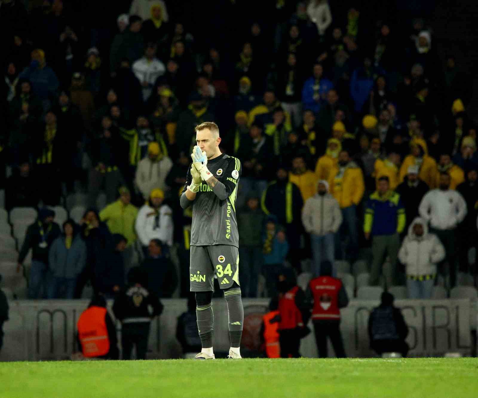 Trendyol Süper Lig: Fatih Karagümrük: 2 - Fenerbahçe: 0 (İlk yarı)
