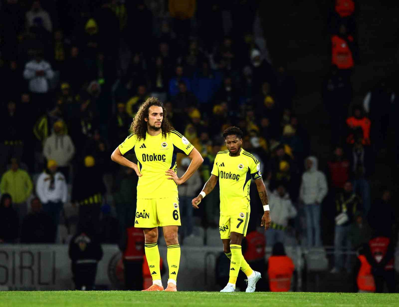 Trendyol Süper Lig: Fatih Karagümrük: 2 - Fenerbahçe: 0 (İlk yarı)
