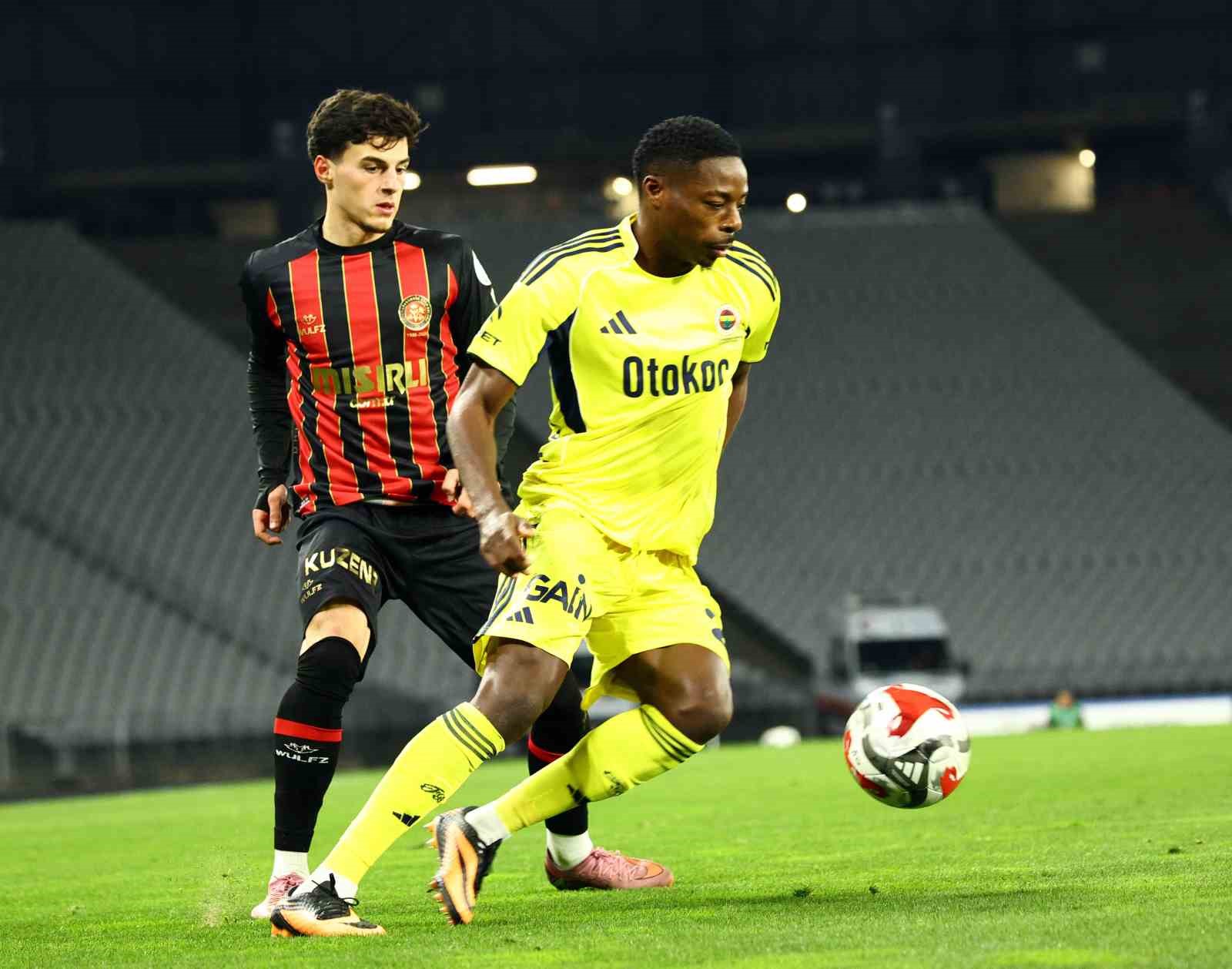 Trendyol Süper Lig: Fatih Karagümrük: 2 - Fenerbahçe: 0 (Maç sonucu)
