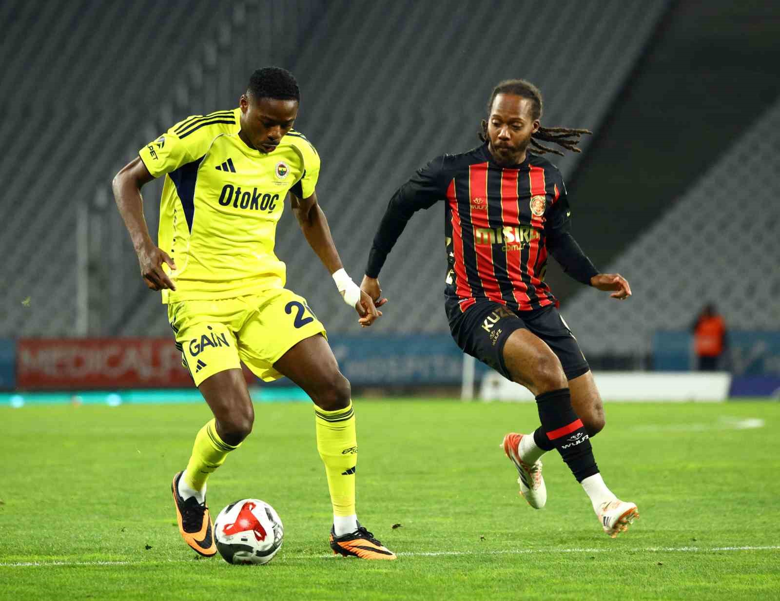 Trendyol Süper Lig: Fatih Karagümrük: 2 - Fenerbahçe: 0 (Maç sonucu)
