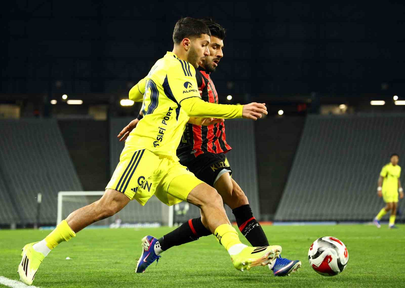 Trendyol Süper Lig: Fatih Karagümrük: 2 - Fenerbahçe: 0 (Maç sonucu)
