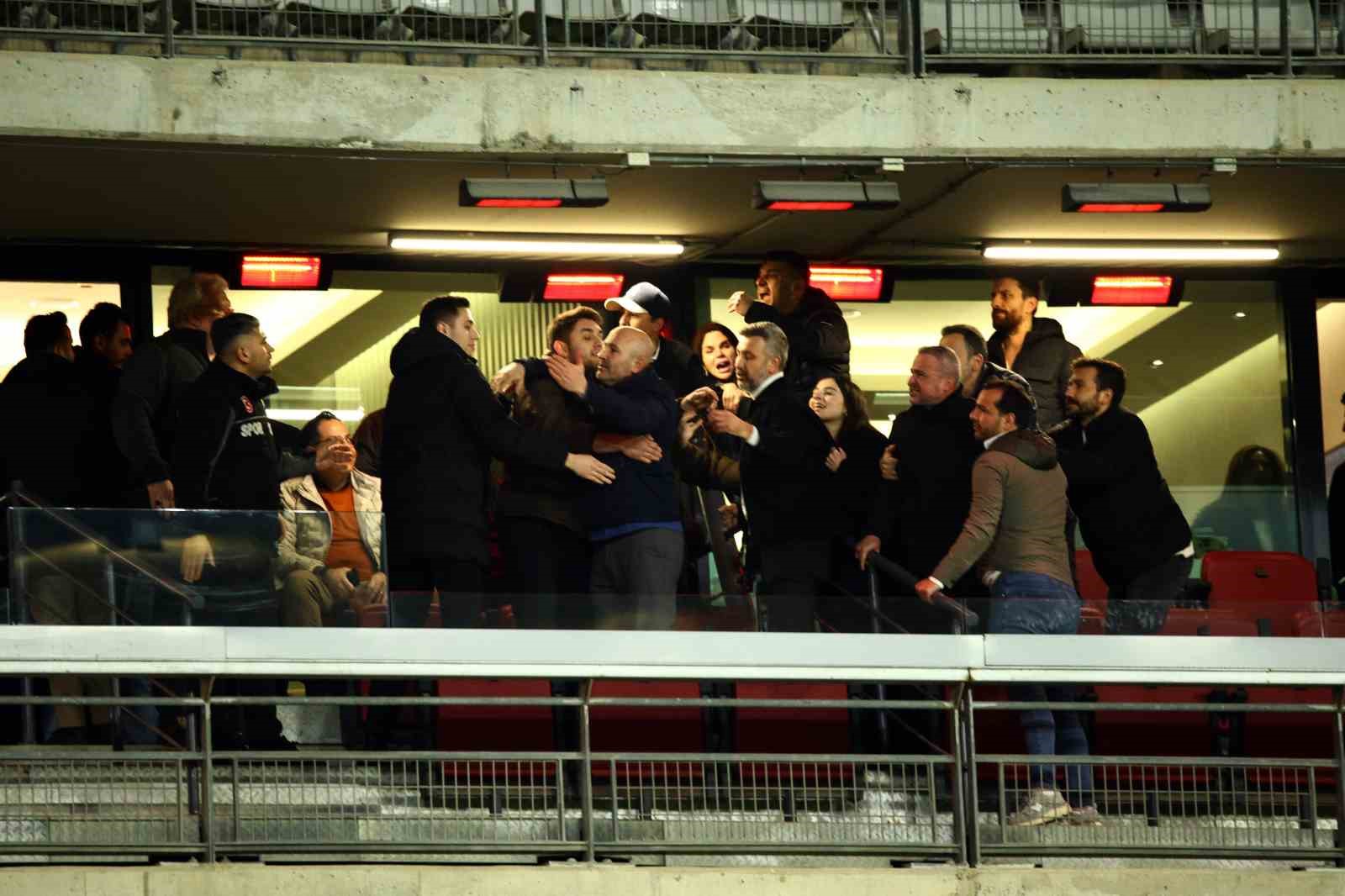 Trendyol Süper Lig: Fatih Karagümrük: 2 - Fenerbahçe: 0 (Maç sonucu)
