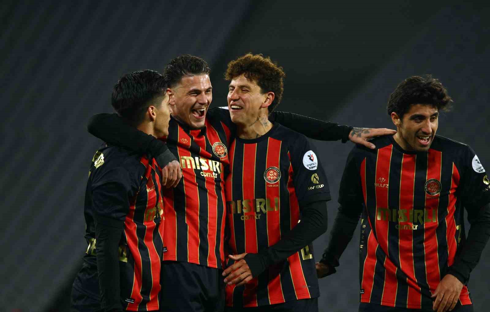 Trendyol Süper Lig: Fatih Karagümrük: 2 - Fenerbahçe: 0 (Maç sonucu)
