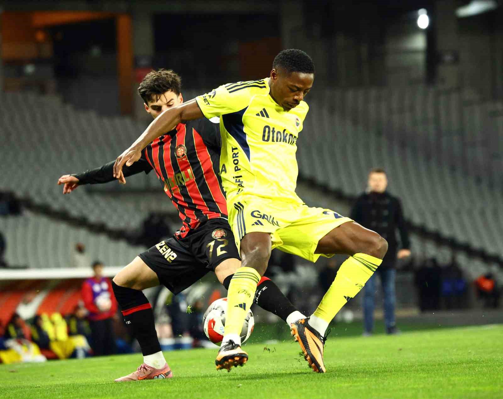 Trendyol Süper Lig: Fatih Karagümrük: 2 - Fenerbahçe: 0 (Maç sonucu)
