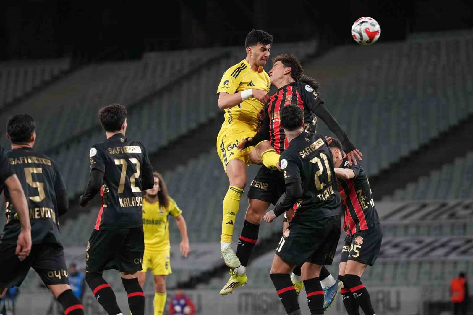 Trendyol Süper Lig: Fatih Karagümrük: 2 - Fenerbahçe: 0 (Maç sonucu)
