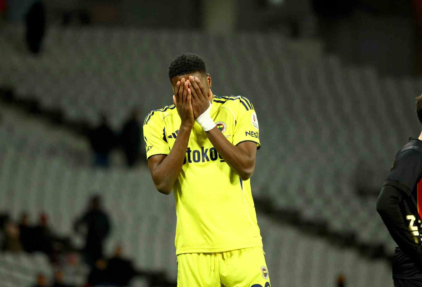 Trendyol Süper Lig: Fatih Karagümrük: 2 - Fenerbahçe: 0 (Maç sonucu)
