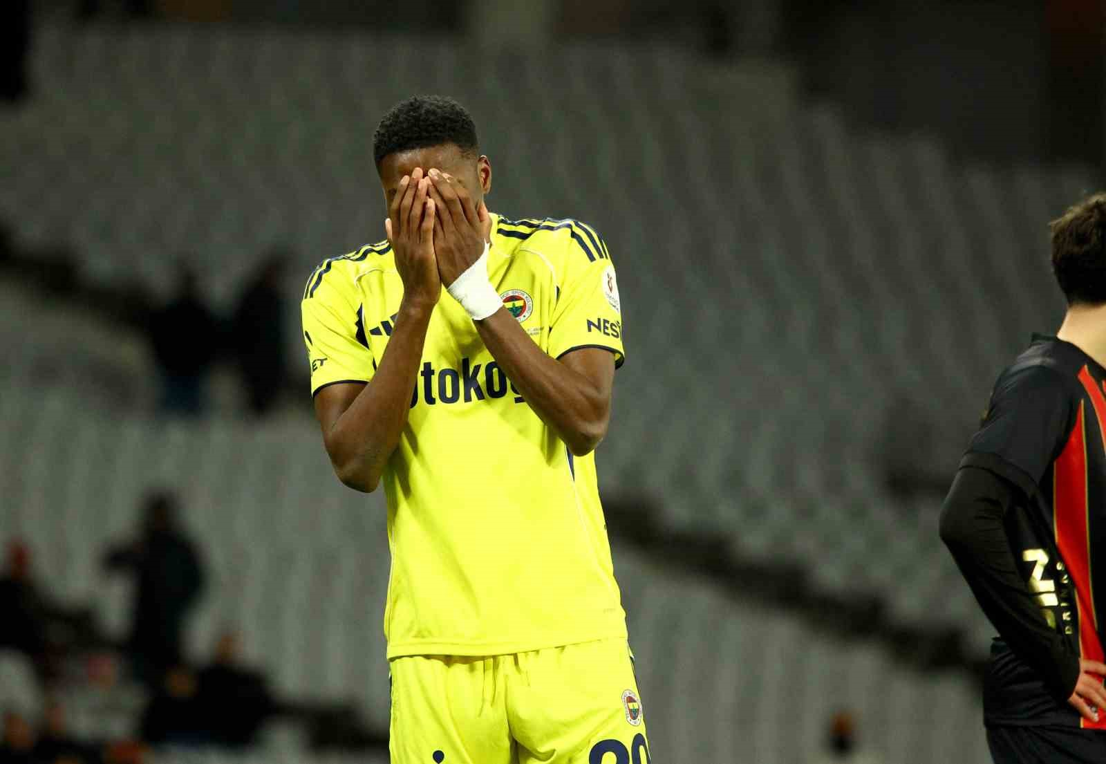 Trendyol Süper Lig: Fatih Karagümrük: 2 - Fenerbahçe: 0 (Maç sonucu)
