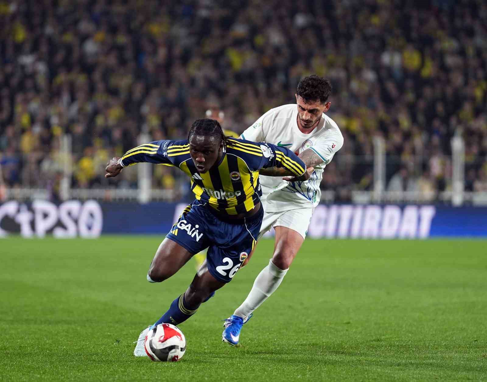 Trendyol Süper Lig: Fenerbahçe: 0 - Çaykur Rizespor: 0 (İlk yarı)

