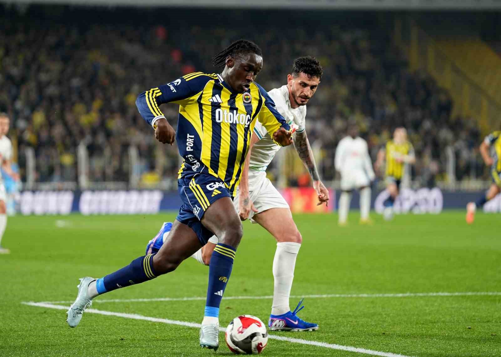 Trendyol Süper Lig: Fenerbahçe: 0 - Çaykur Rizespor: 0 (İlk yarı)
