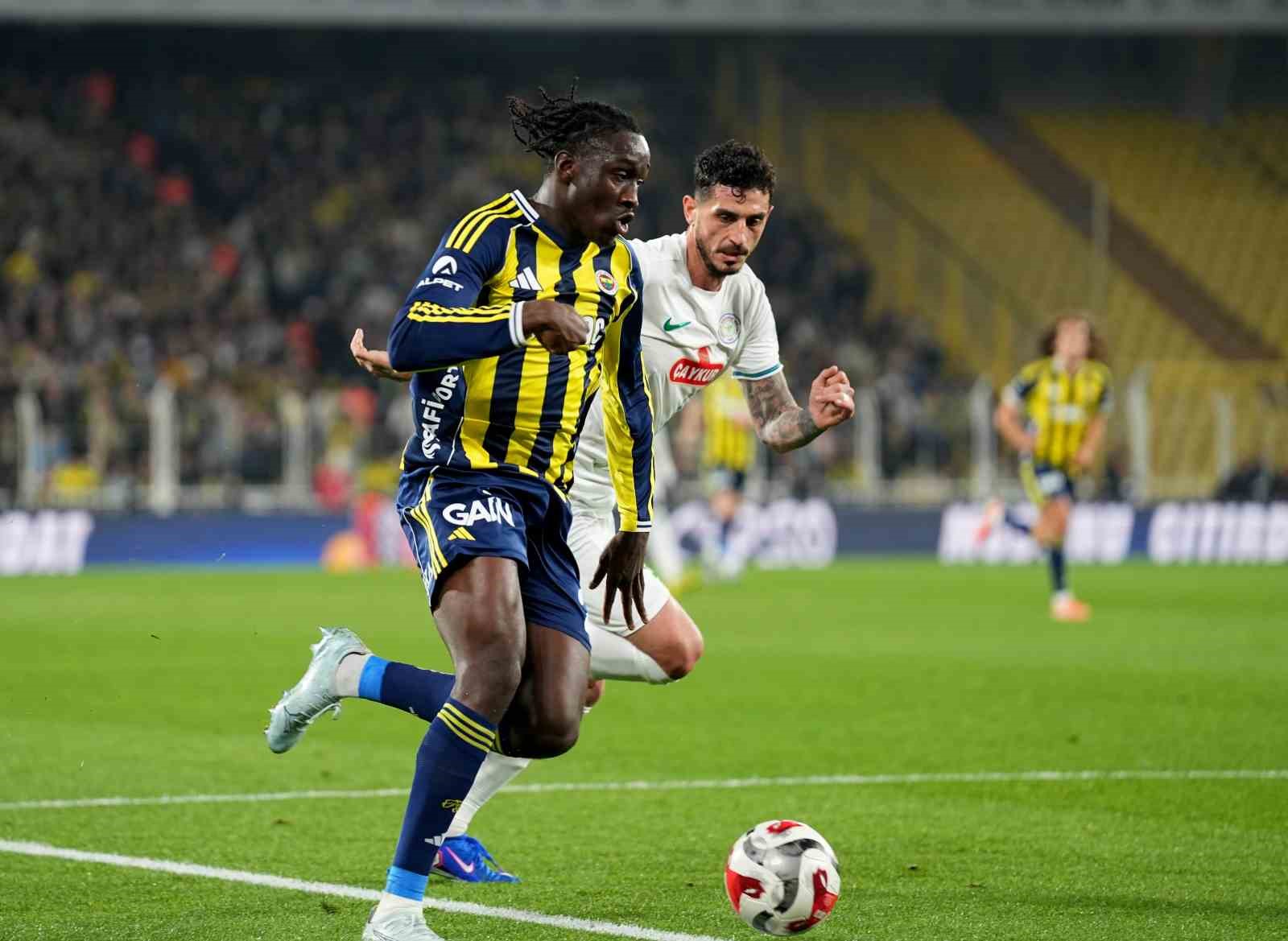 Trendyol Süper Lig: Fenerbahçe: 0 - Çaykur Rizespor: 0 (İlk yarı)
