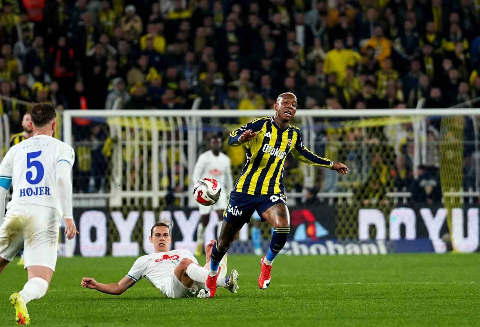 Trendyol Süper Lig: Fenerbahçe: 0 - Çaykur Rizespor: 0 (İlk yarı)
