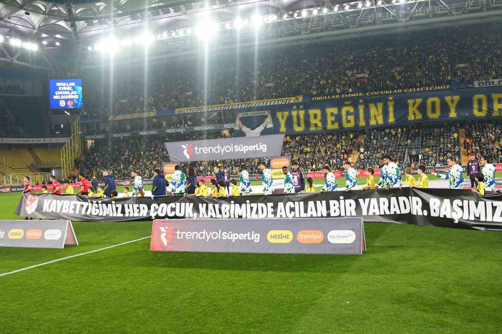 Trendyol Süper Lig: Fenerbahçe: 0 - Çaykur Rizespor: 0 (Maç devam ediyor)

