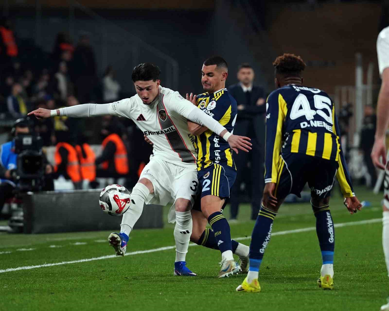 Trendyol Süper Lig: Fenerbahçe: 0 - Gaziantep FK: 0 (Maç devam ediyor)
