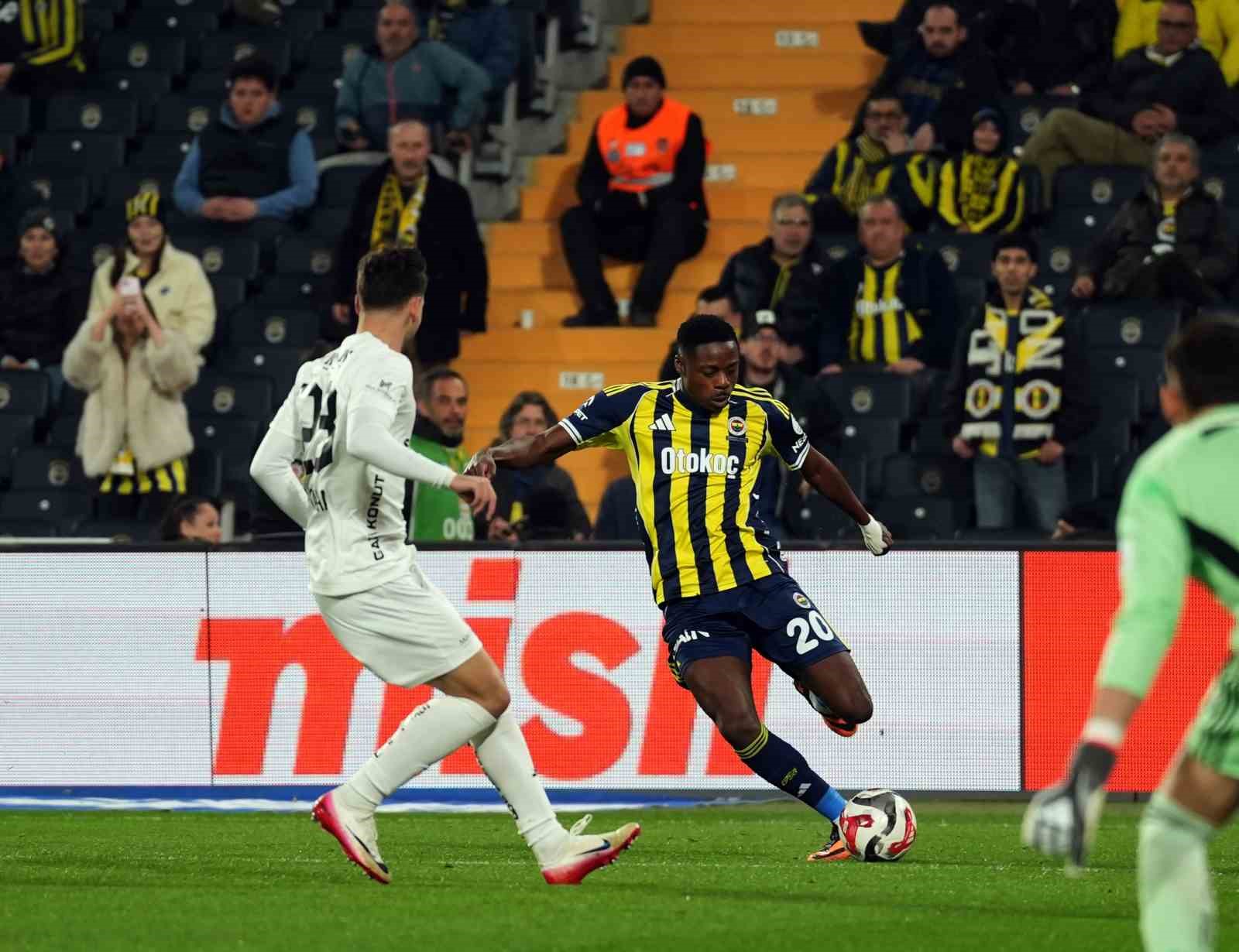 Trendyol Süper Lig: Fenerbahçe: 0 - Gaziantep FK: 0 (Maç devam ediyor)
