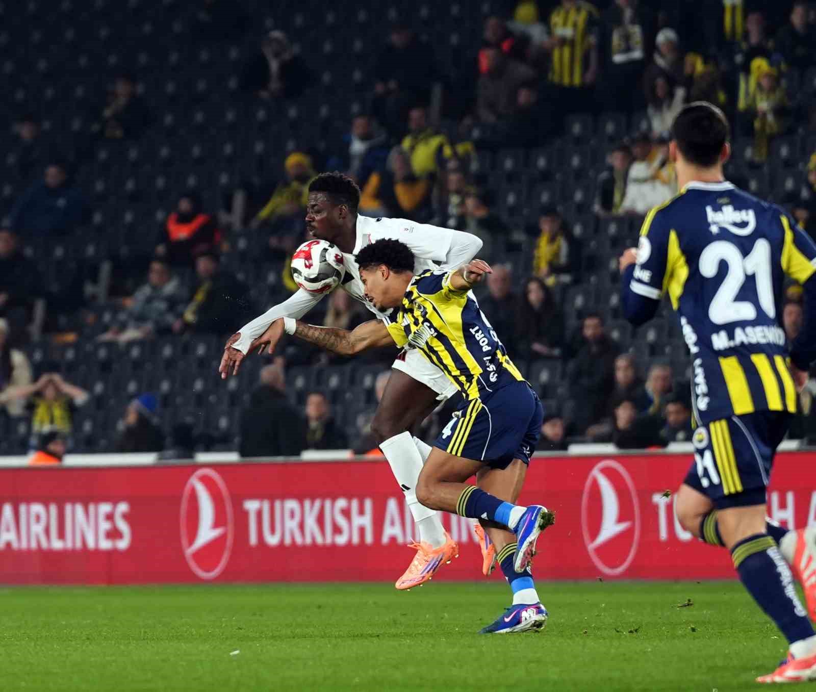 Trendyol Süper Lig: Fenerbahçe: 0 - Gaziantep FK: 0 (Maç devam ediyor)
