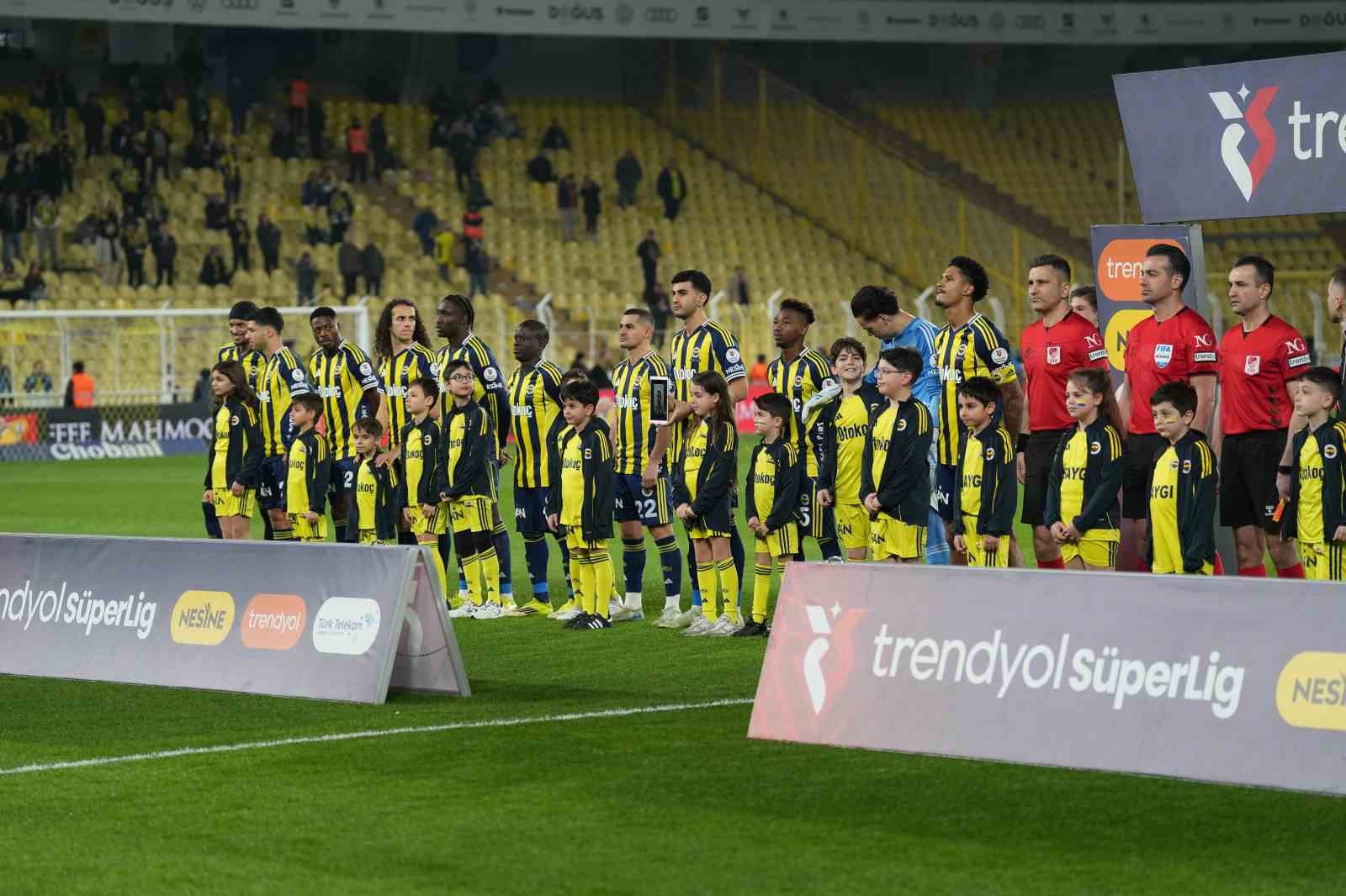 Trendyol Süper Lig: Fenerbahçe: 0 - Gaziantep FK: 0 (Maç devam ediyor)
