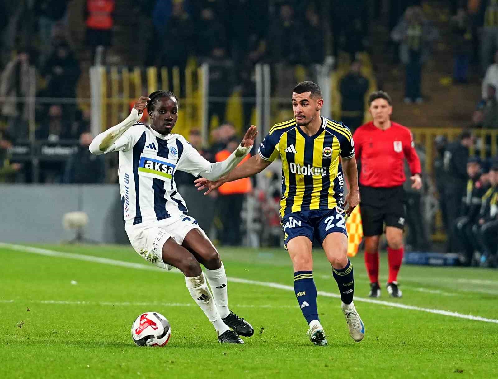 Trendyol Süper Lig: Fenerbahçe: 0 - Kasımpaşa: 0 (İlk yarı)
