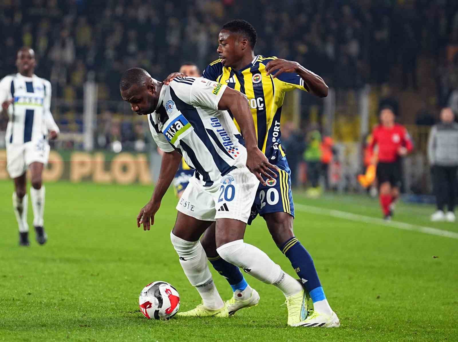 Trendyol Süper Lig: Fenerbahçe: 0 - Kasımpaşa: 0 (İlk yarı)
