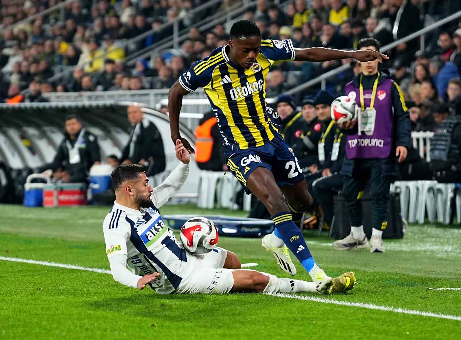 Trendyol Süper Lig: Fenerbahçe: 0 - Kasımpaşa: 0 (İlk yarı)
