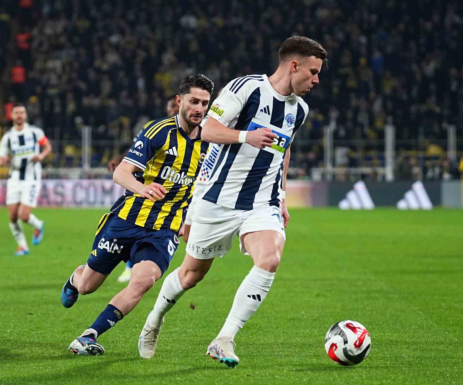 Trendyol Süper Lig: Fenerbahçe: 0 - Kasımpaşa: 0 (Maç devam ediyor)
