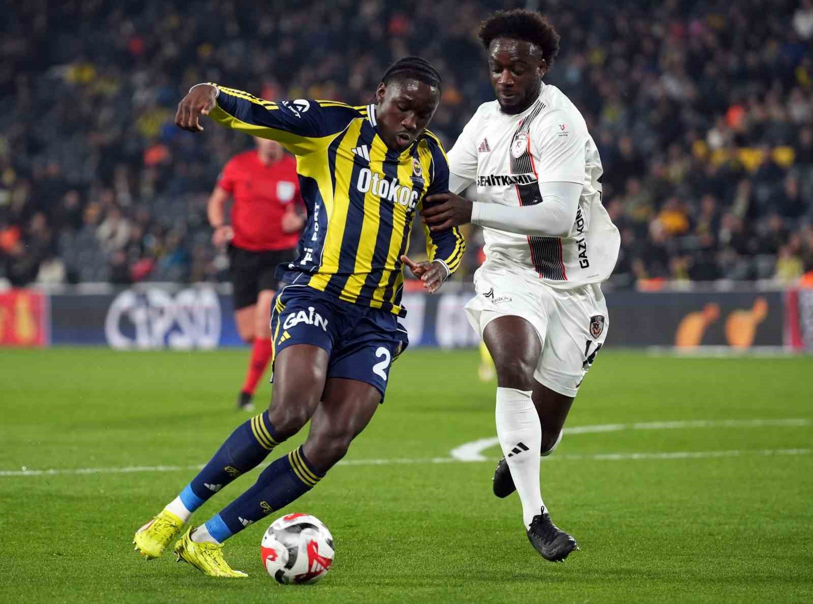 Trendyol Süper Lig: Fenerbahçe: 1 - Gaziantep FK: 0 (İlk yarı)
