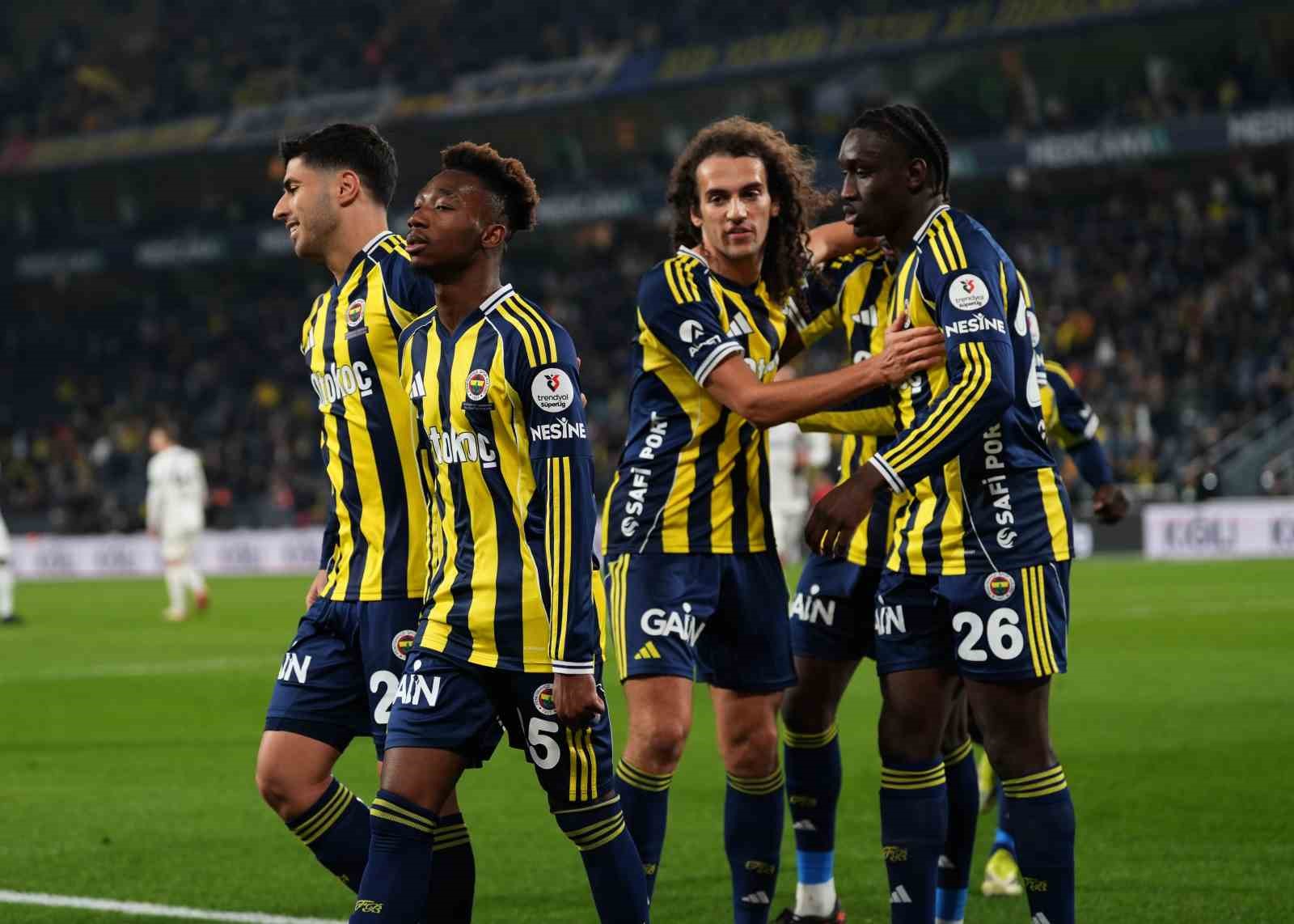 Trendyol Süper Lig: Fenerbahçe: 1 - Gaziantep FK: 0 (İlk yarı)
