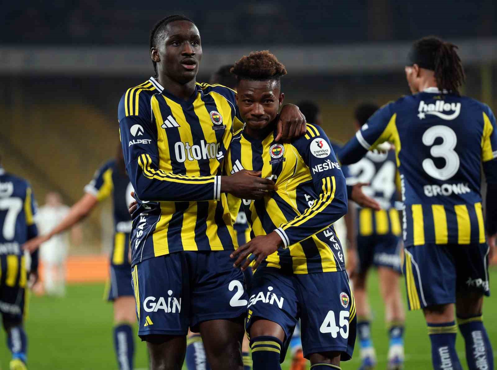 Trendyol Süper Lig: Fenerbahçe: 1 - Gaziantep FK: 0 (İlk yarı)
