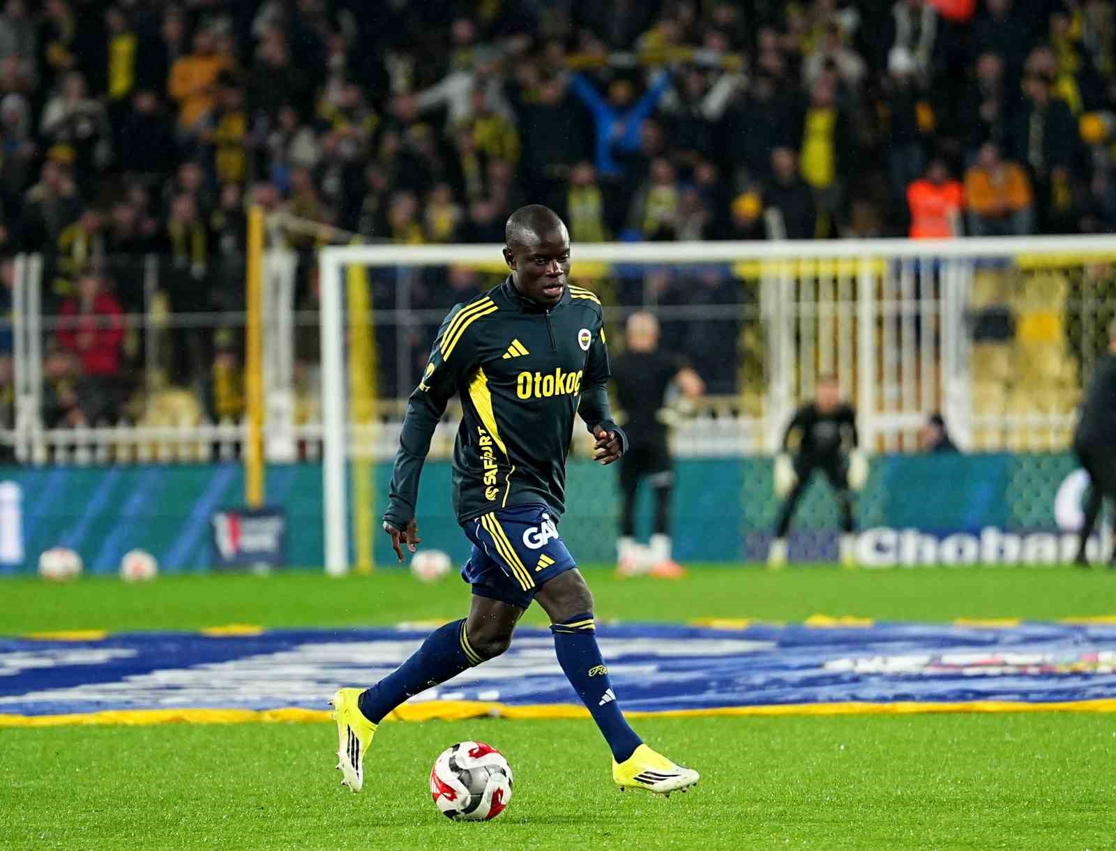 Trendyol Süper Lig: Fenerbahçe: 1 - Gençlerbirliği: 0 (Maç devam ediyor)
