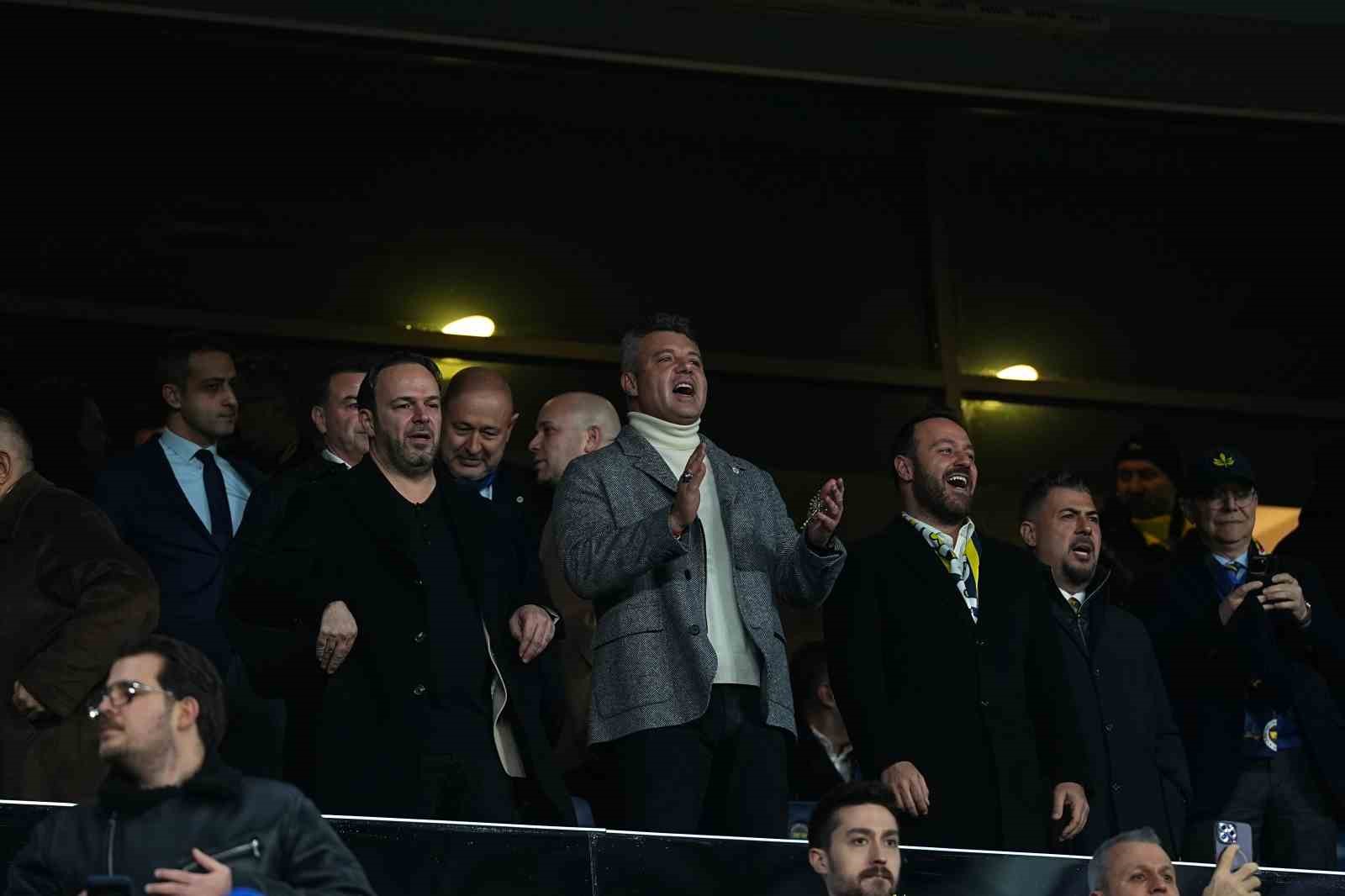 Trendyol Süper Lig: Fenerbahçe: 1 - Gençlerbirliği: 0 (Maç devam ediyor)
